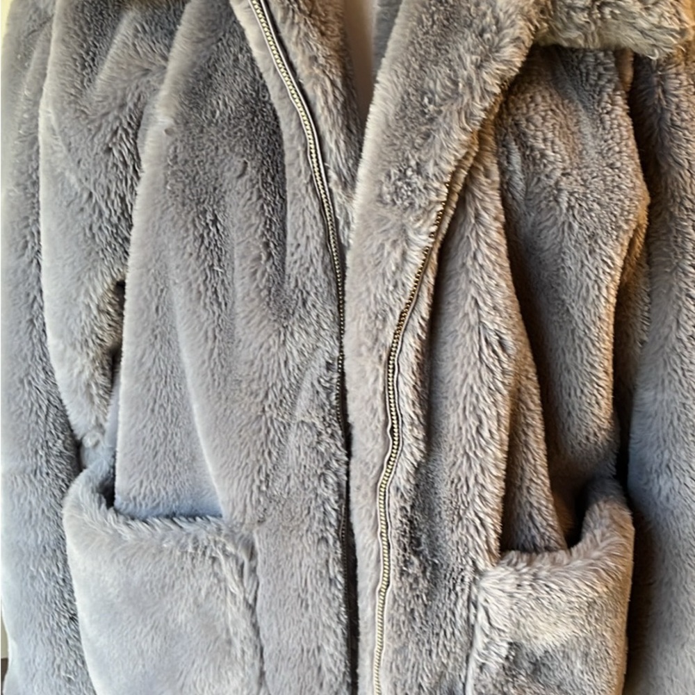 UGG - Koko Faux Fur Hooded Jacket, Gray, only worn once, mint condition, M - Picture 7 of 8
